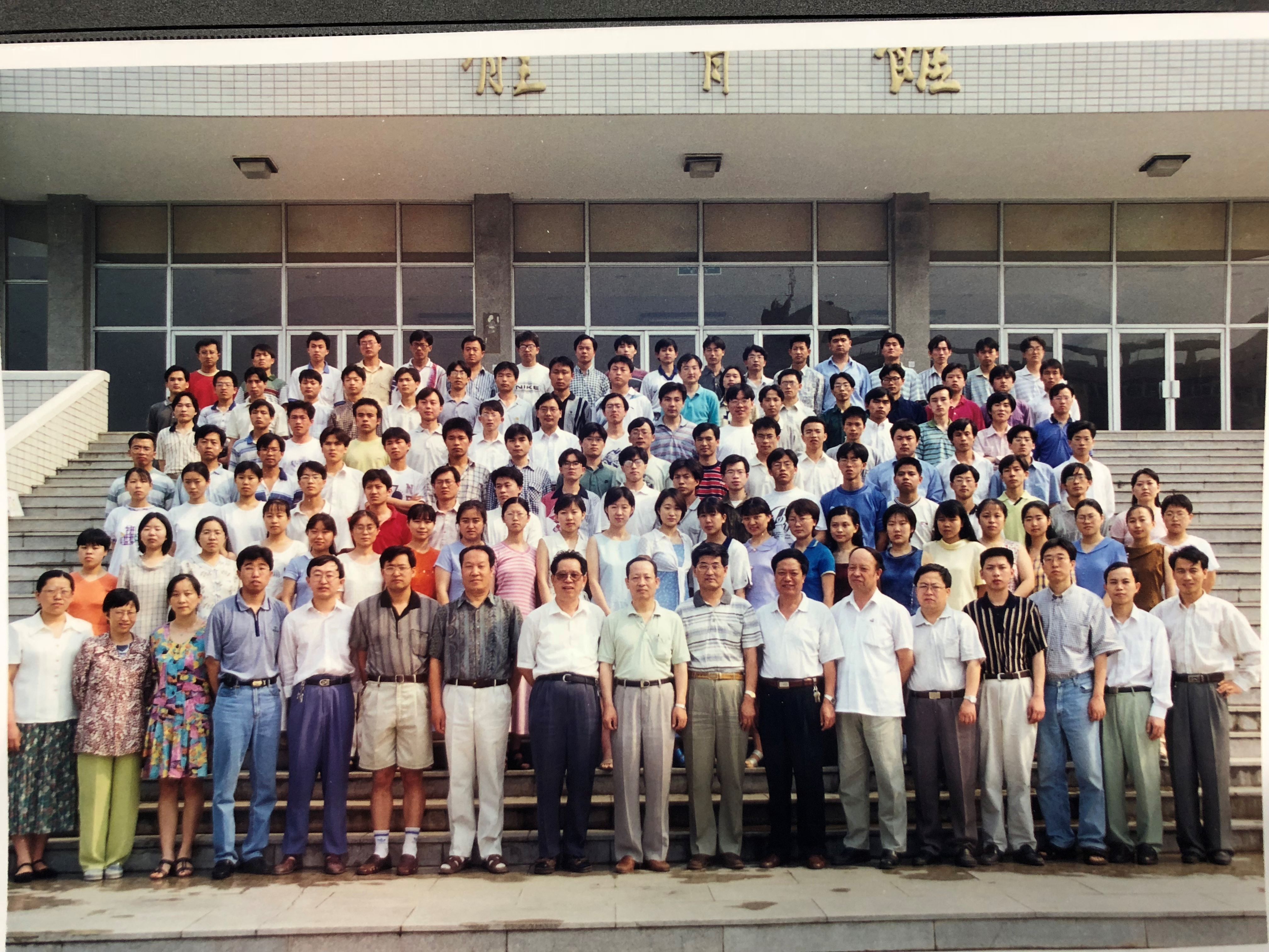 银河集团:198net有限公司机械工程系1999届毕业生合影-1.jpg