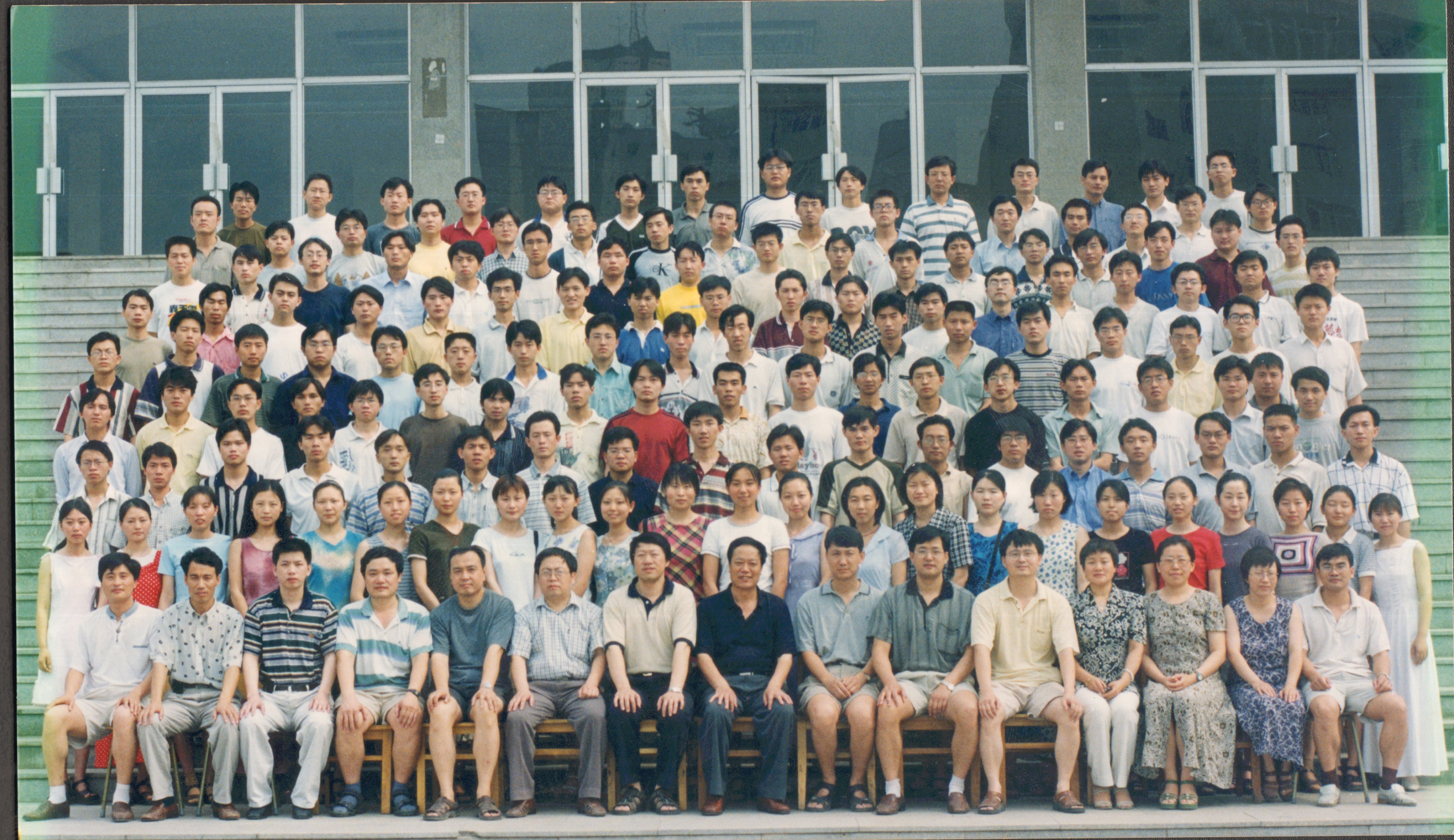 银河集团:198net有限公司机械工程学院2000届毕业生合影-1.jpg